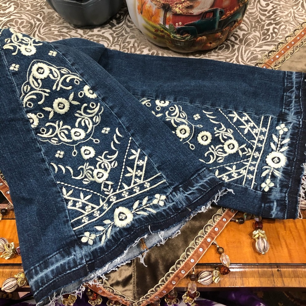 Driftwood Farrah Embroidered Flare Jeans NEW